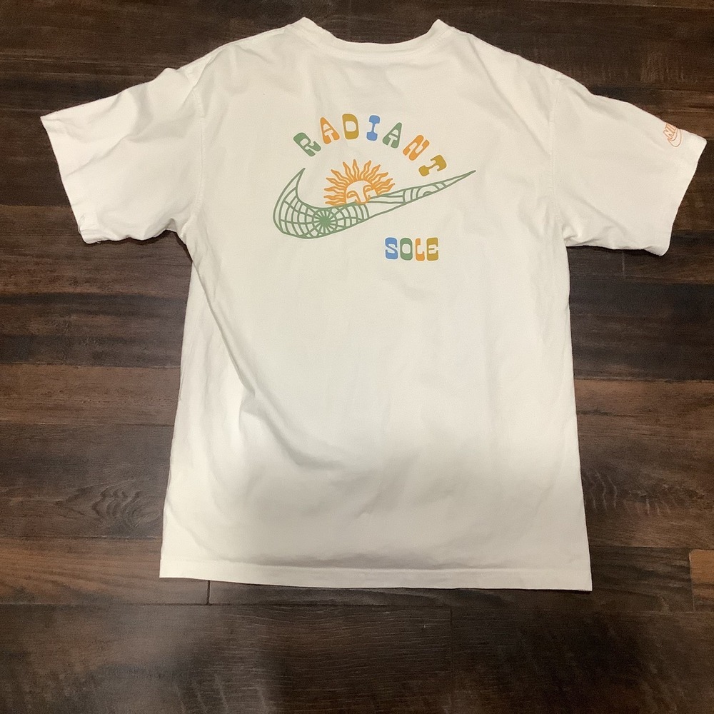 Nike Radiant Sole T-Shirt Sz Small Loose Fit Short Sleeve Tee